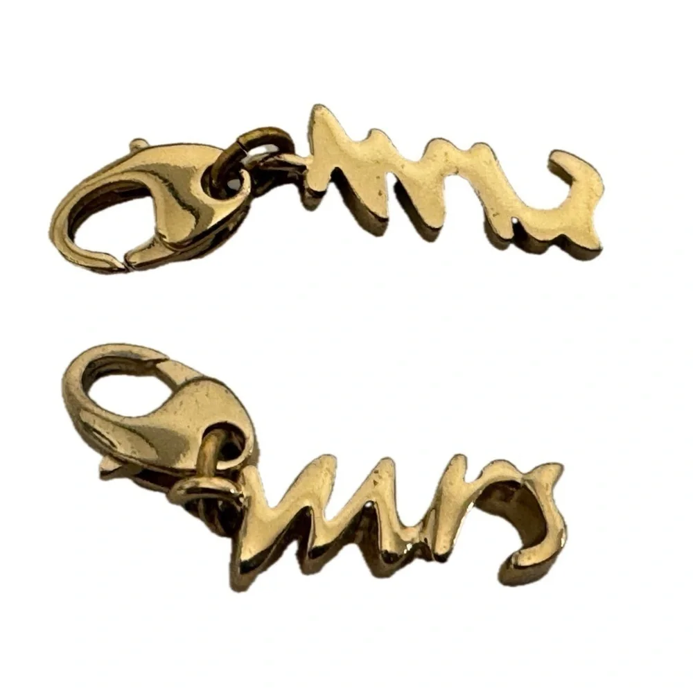 Kate Spade 12 KT Gold 'Mrs' Vintage Wedding Belles Charm (No Bracelet) - Picture 2 of 8